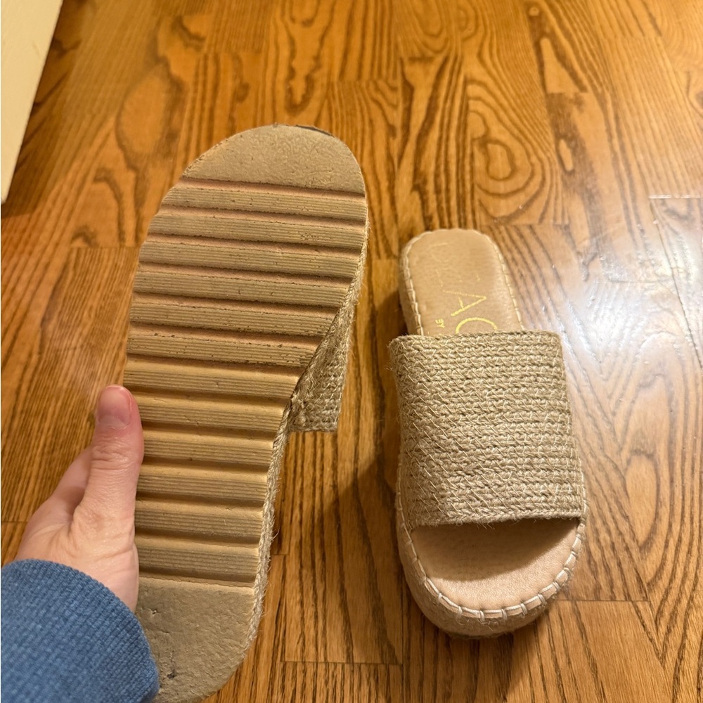 Platform Raffia Women’s Sandals - Picture 3 of 3